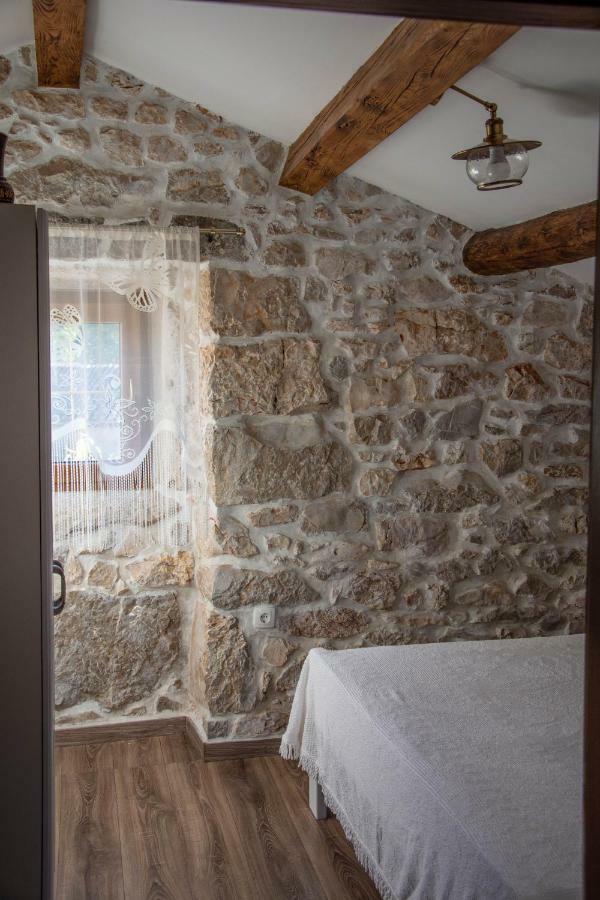 Traditional Stone House St.Anton Malinska Exterior foto